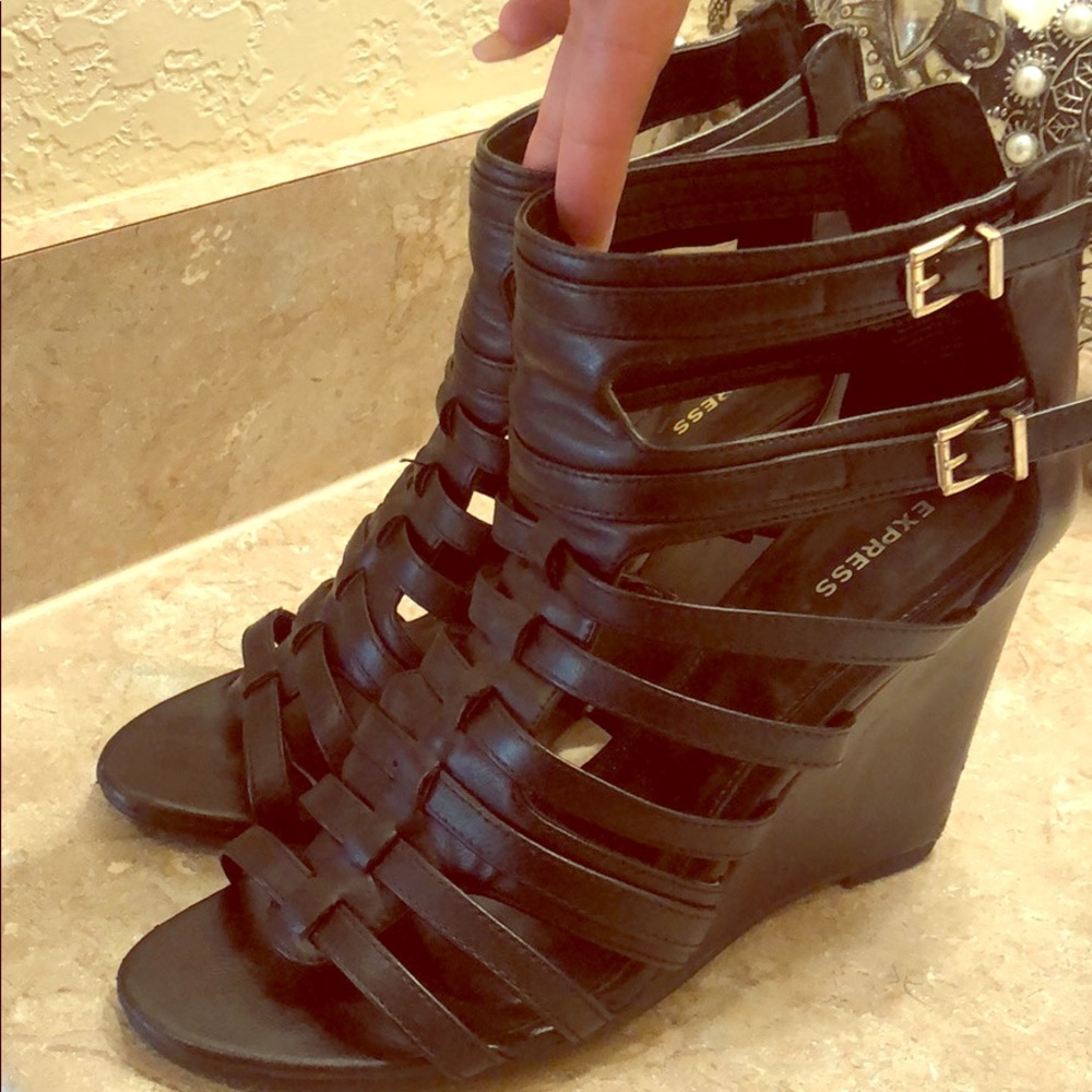 Express black wedges